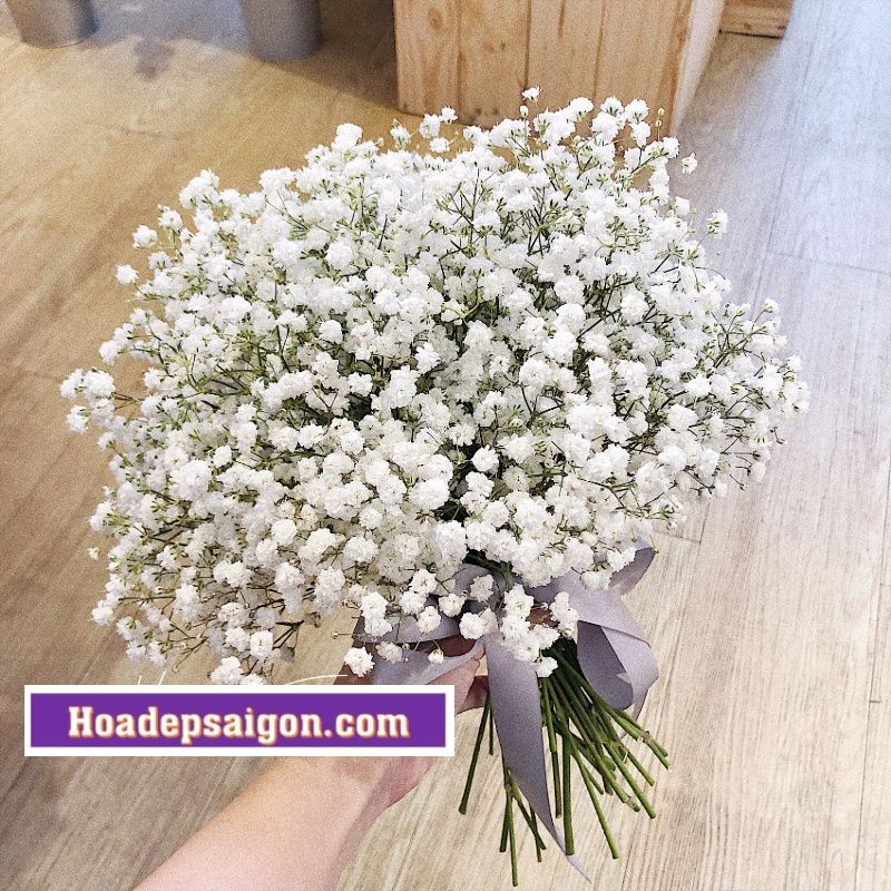 Hoa cầm tay cô dâu đơn giản - hoa baby