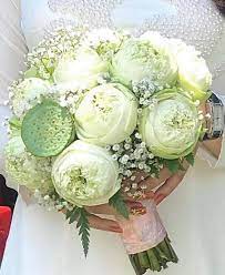 Hoa cưới cầm tay hoa sen